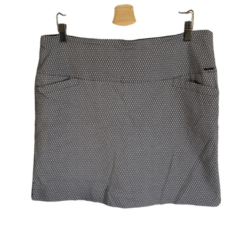 S.C. & Co. Classic Black and White Patterned Skort. Size XXL.